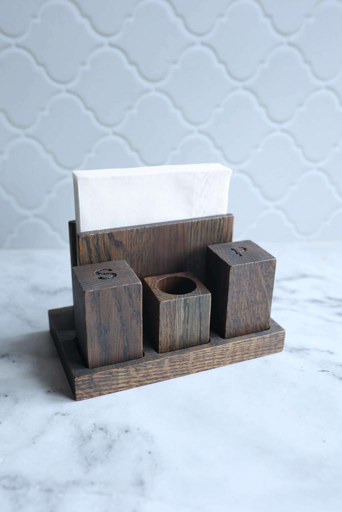 DL 02 Набор для специй и салфеток, дуб коричневый.