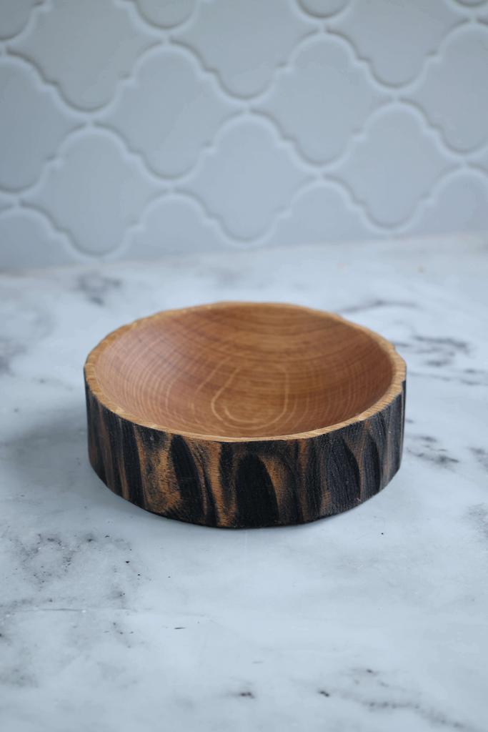 Плошка стилизованная под спил с корой.