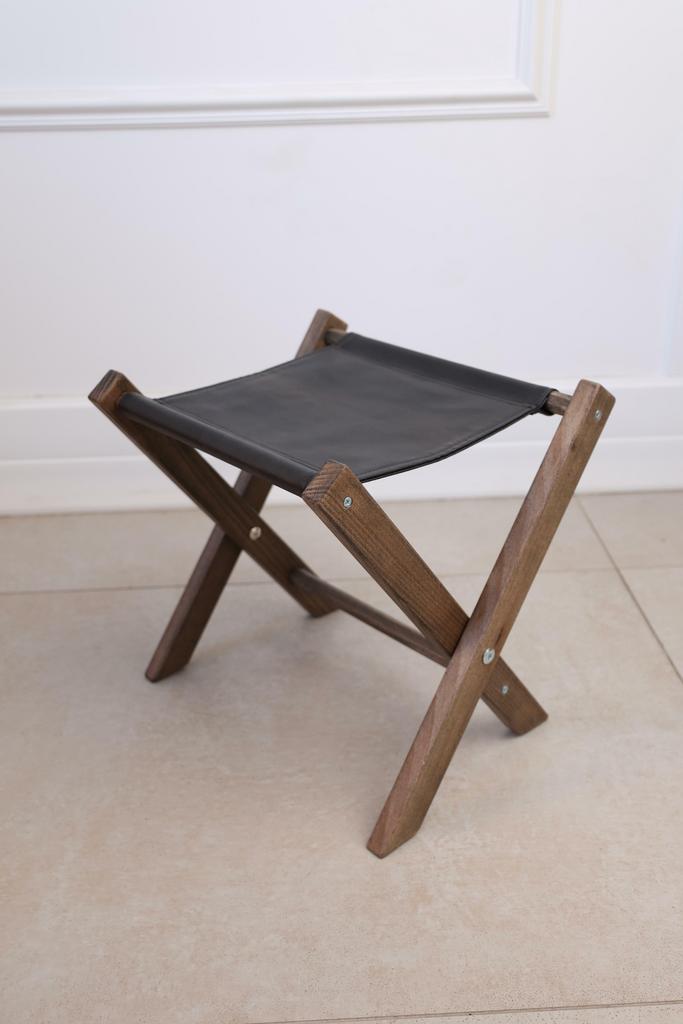 Подставка под сумку, Dikiy Les бук, цвет орех, черная экокожа 07