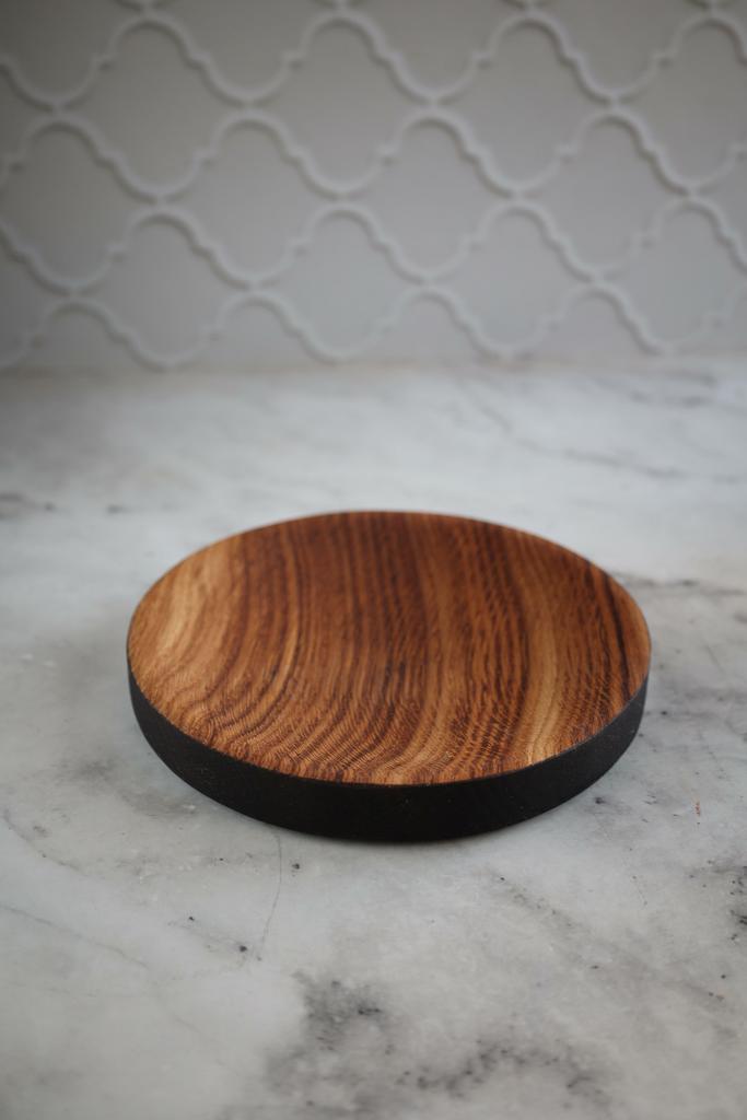 Доска для подачи круглая, двухцветная, дуб.