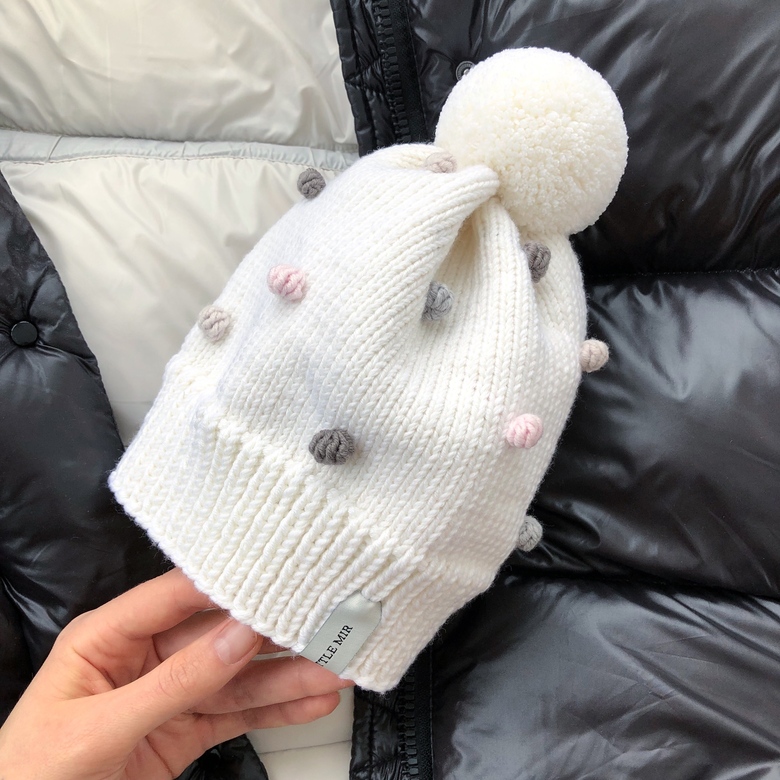 Шапка с шишечками и шерстяным помпоном детская