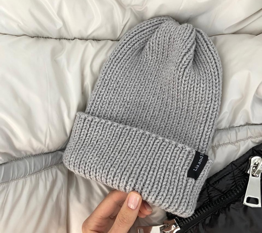 Шапка-резинка без помпона взрослая