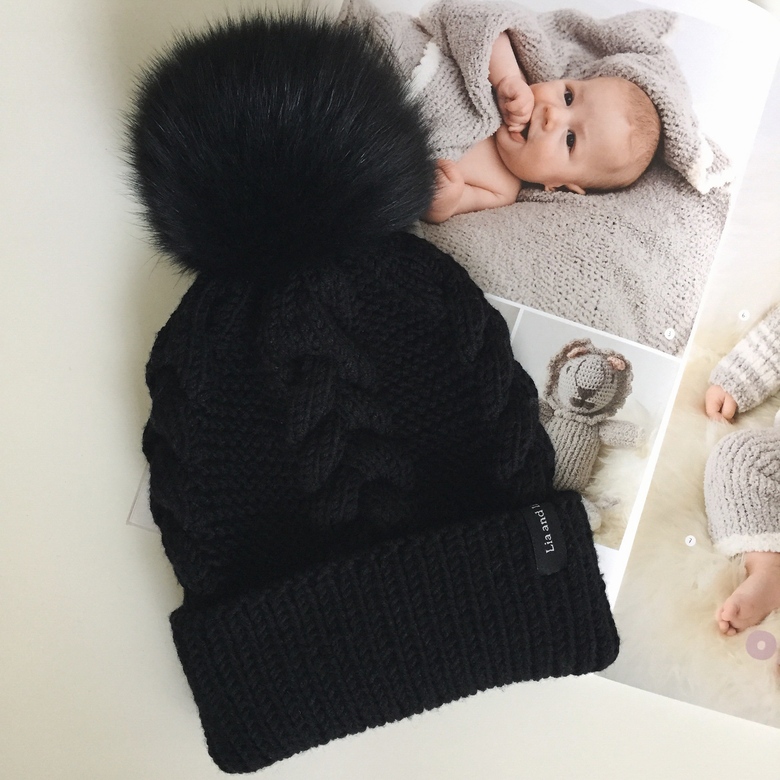 Шапка с косами и меховым помпоном взрослая