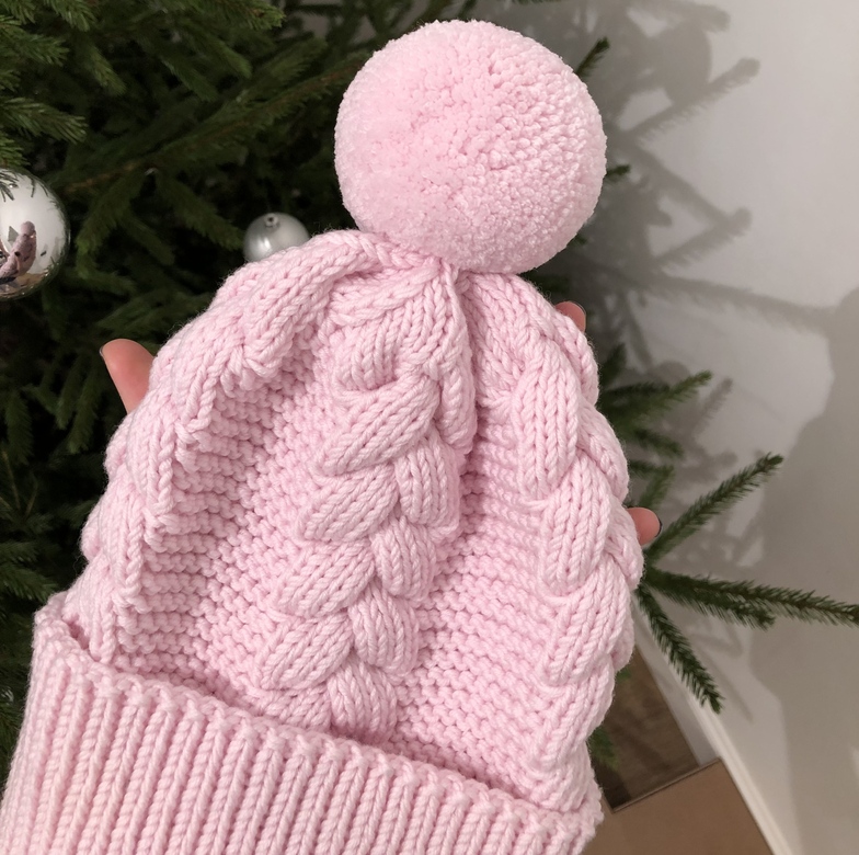 Шапка с косами и шерстяным помпоном детская