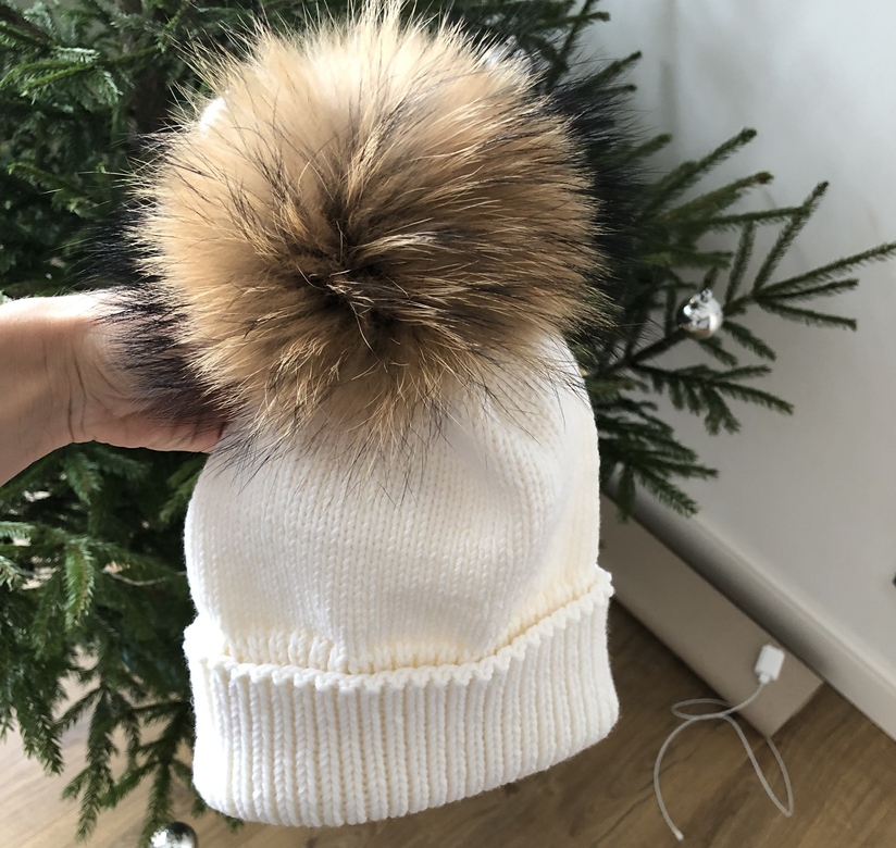 Шапка классика с меховым помпоном взрослая