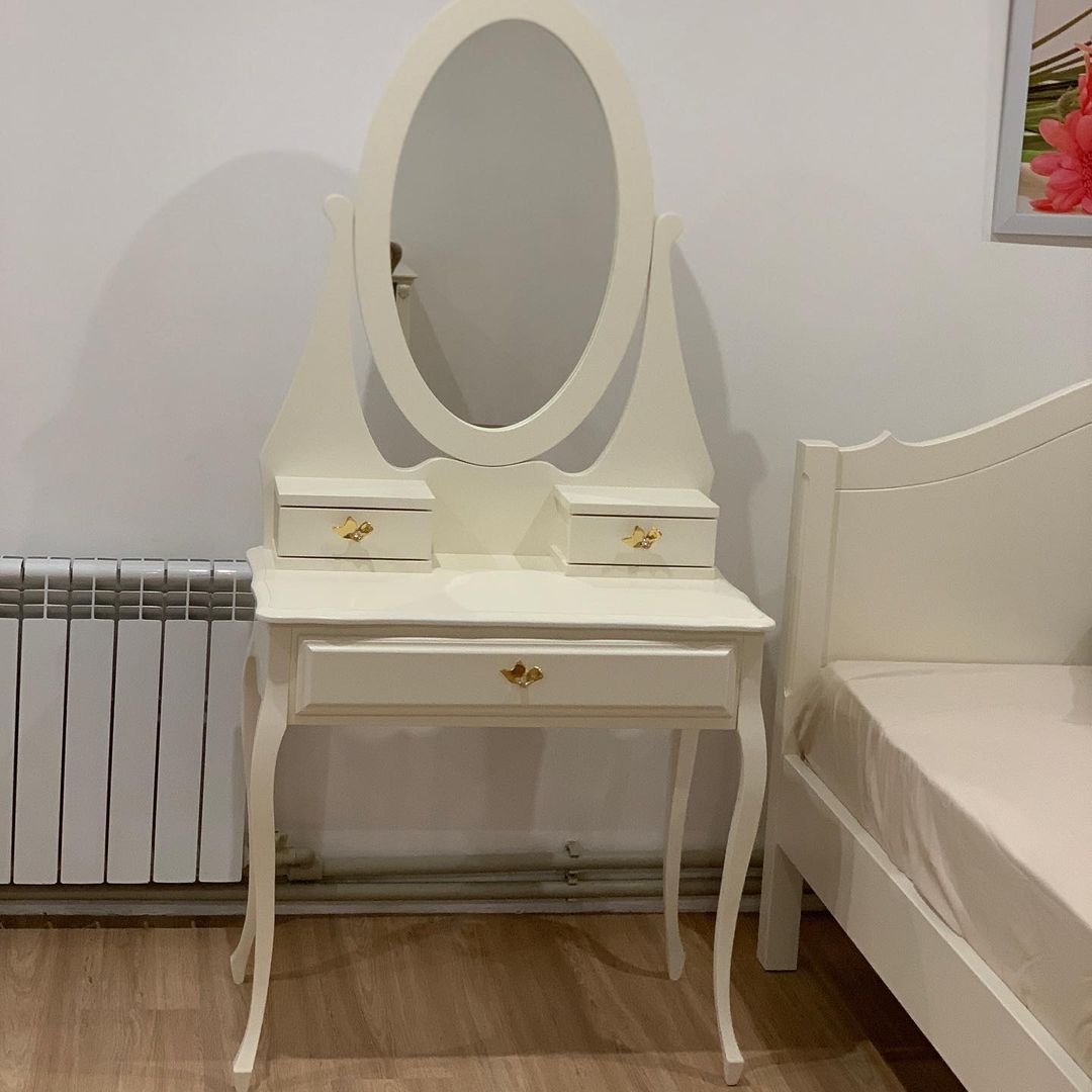 ТУАЛЕТНЫЙ СТОЛ с зеркалом