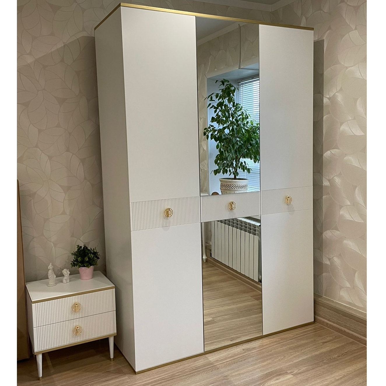 Шкаф 3 дверный GLO9