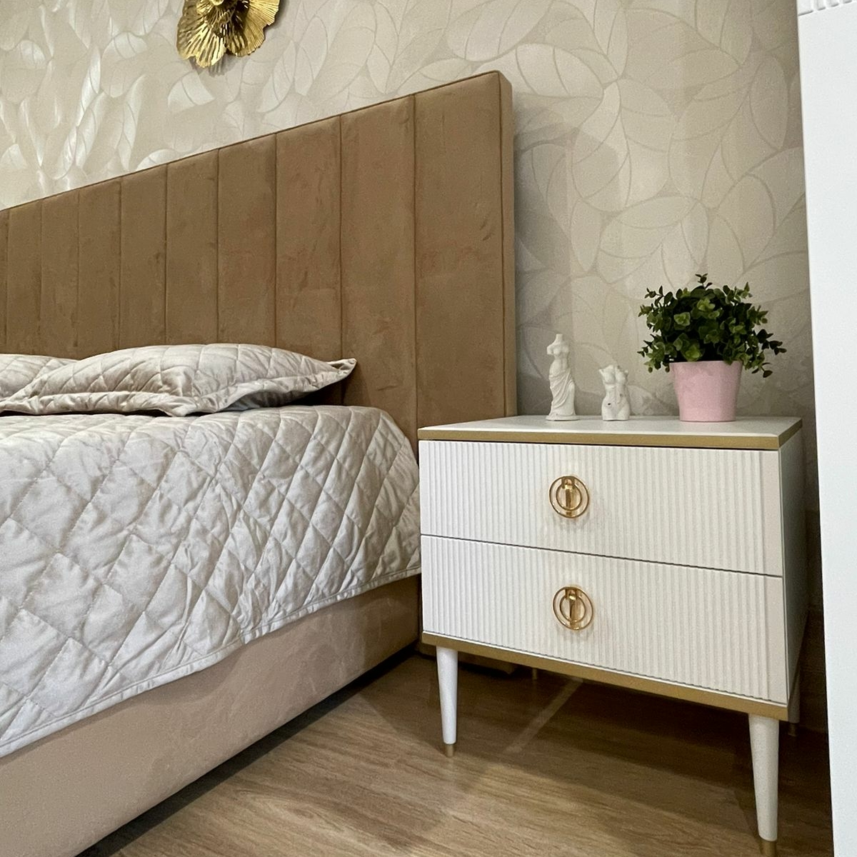 КРОВАТЬ С МЯГКИМ ИЗГОЛОВЬЕМ 120*200 GLO120