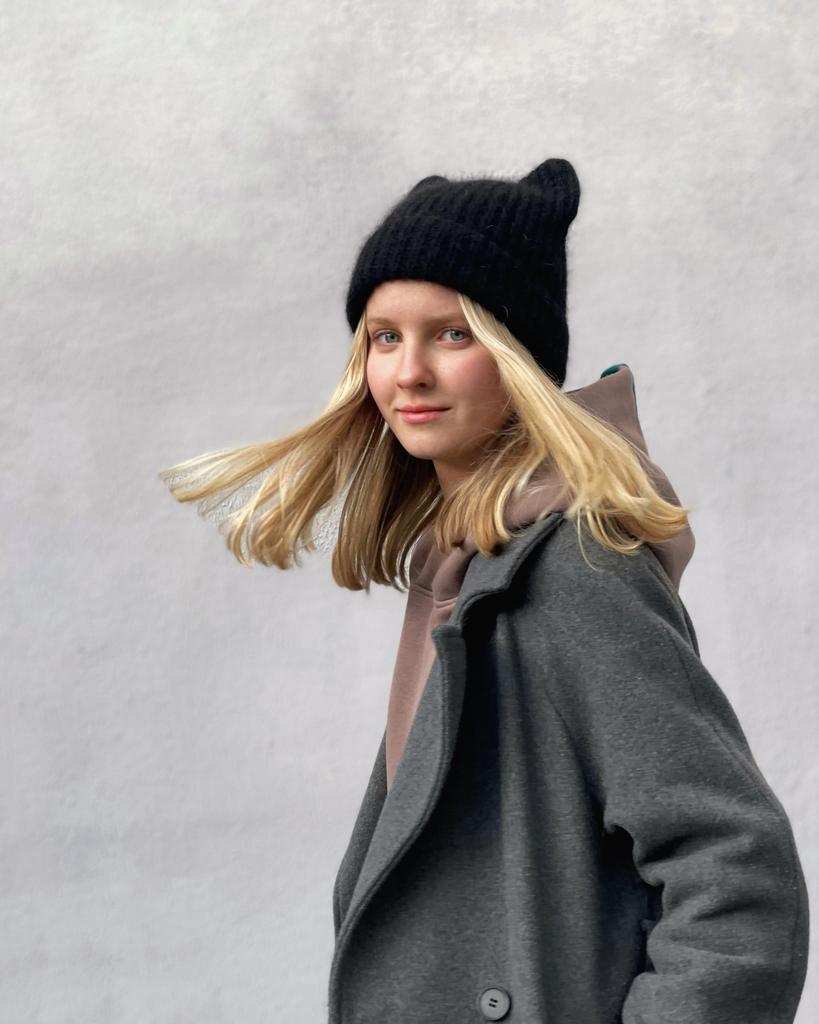 Описание  шапки «Kitty hat”