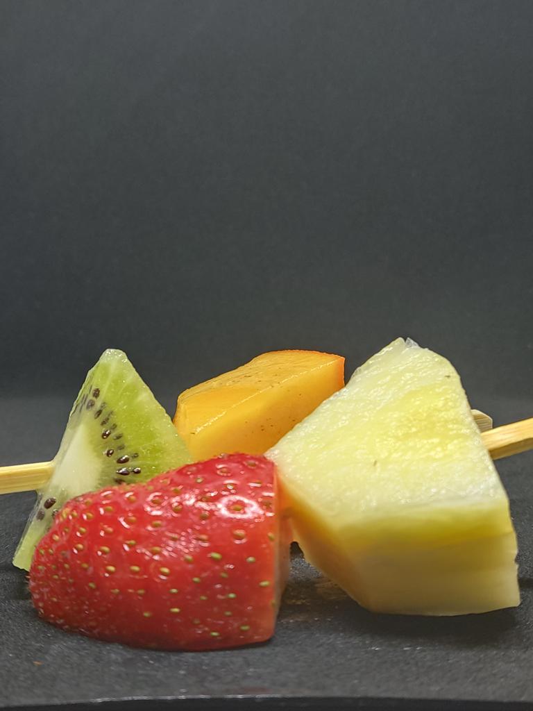 Фрукты на шпажке