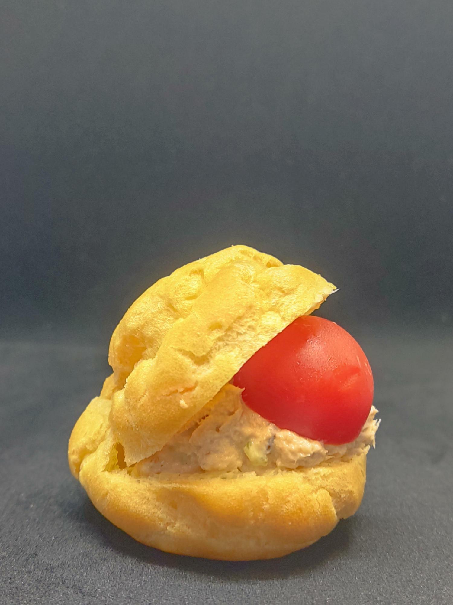 Картофельные шу с риетом из тунца