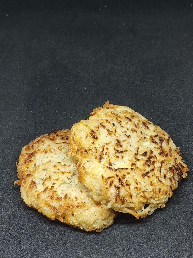 Картофельные мини-драники со сметанным соусом