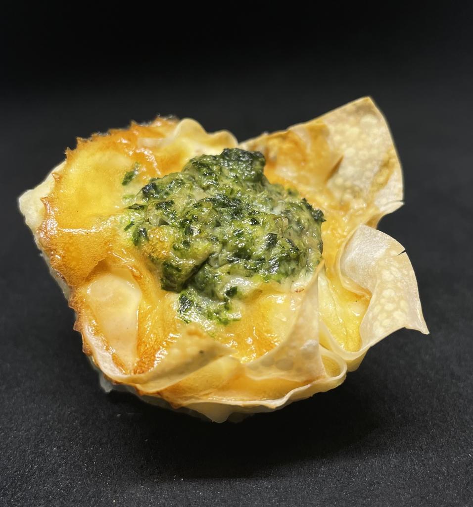Мини-киш с кукурузой, шпинатом и томатами
