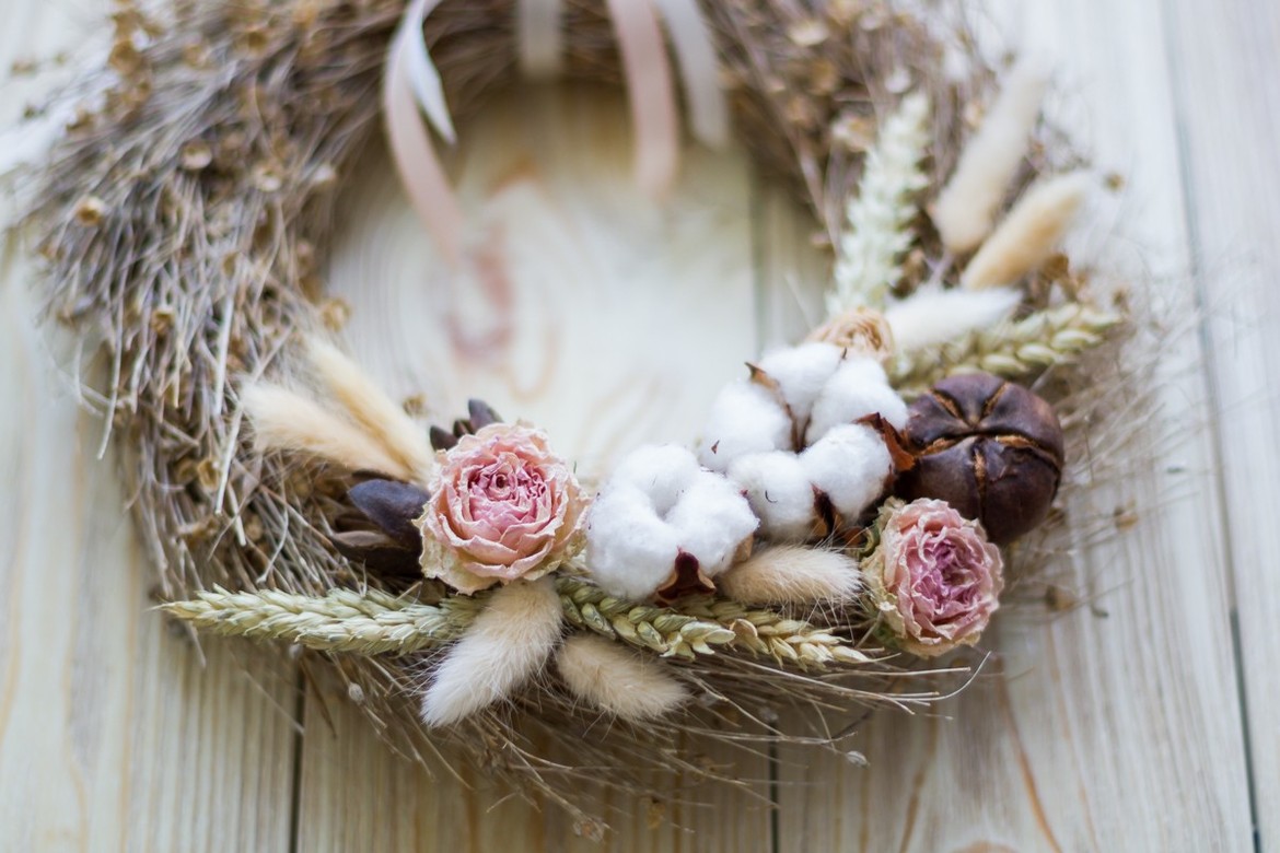 Интерьерный венок из сухоцветов