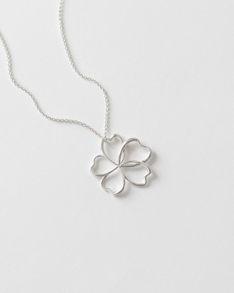 Объятие | подвеска цветок