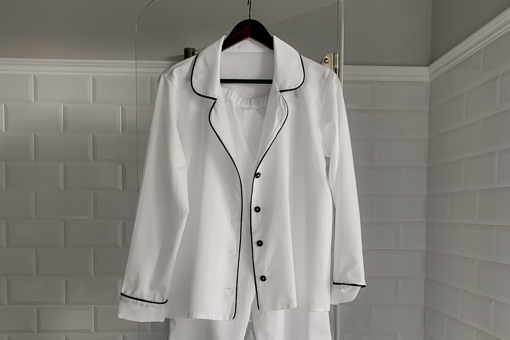 Пижама с брюками  в цвете МОЛОКО с черным кантом