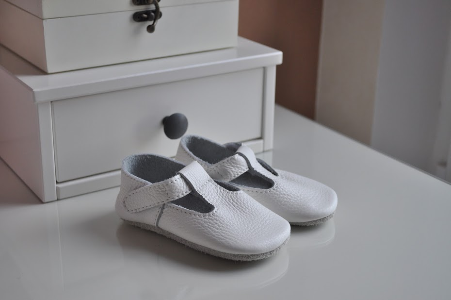 Сандали White