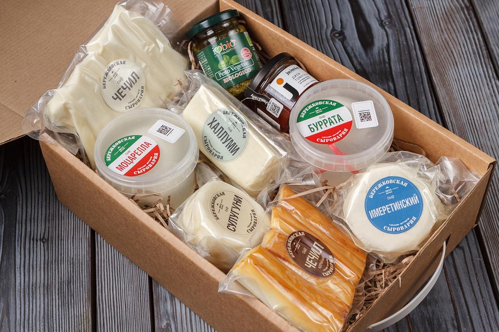 Подарочная коробка с сырами и деликатесами, гастробокс