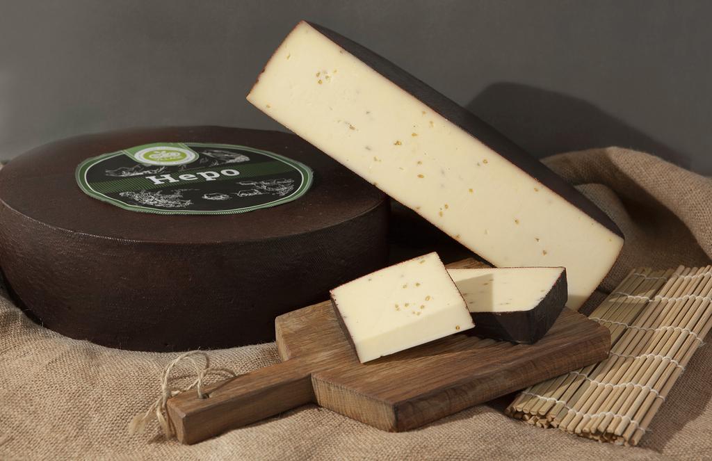 Сыр Неро с пажитником, 100 гр