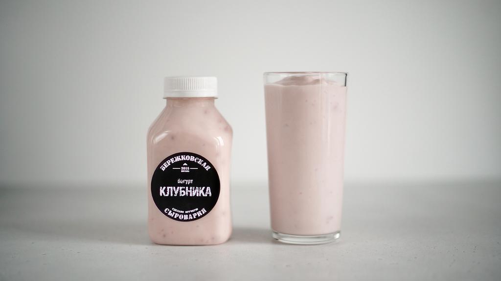 йогурт питьевой без сахара с клубникой, йогурт без сахара и заменителей, йогурт из цельного молока без сахара