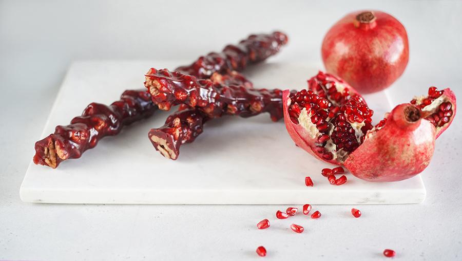 чурчхела с грецким орехом на натуральном гранатовом соке без сахара