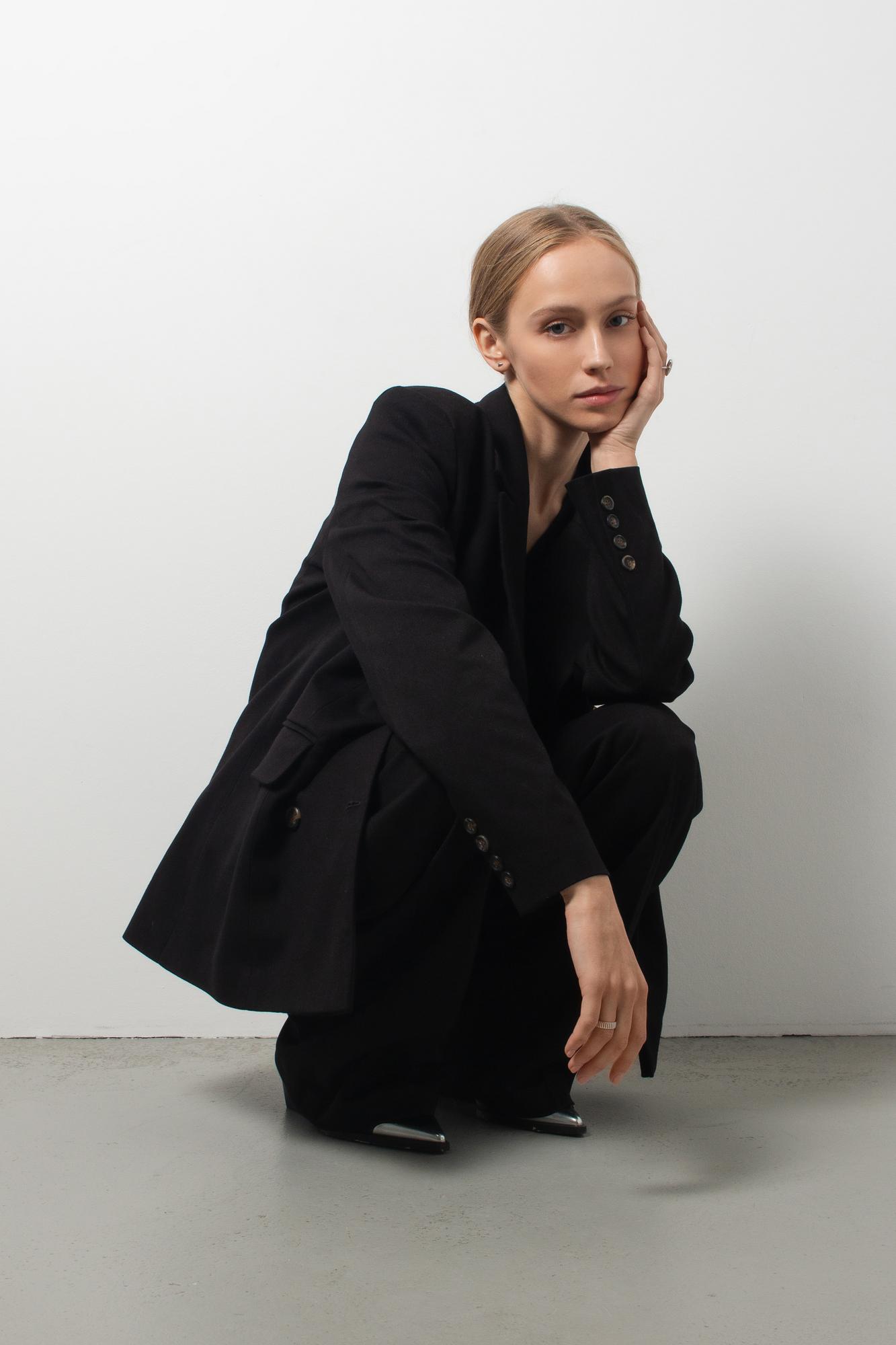 Пиджак двубортный из костюмной ткани (черный)