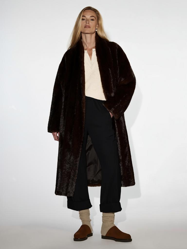 Шуба из искусственного меха под норку