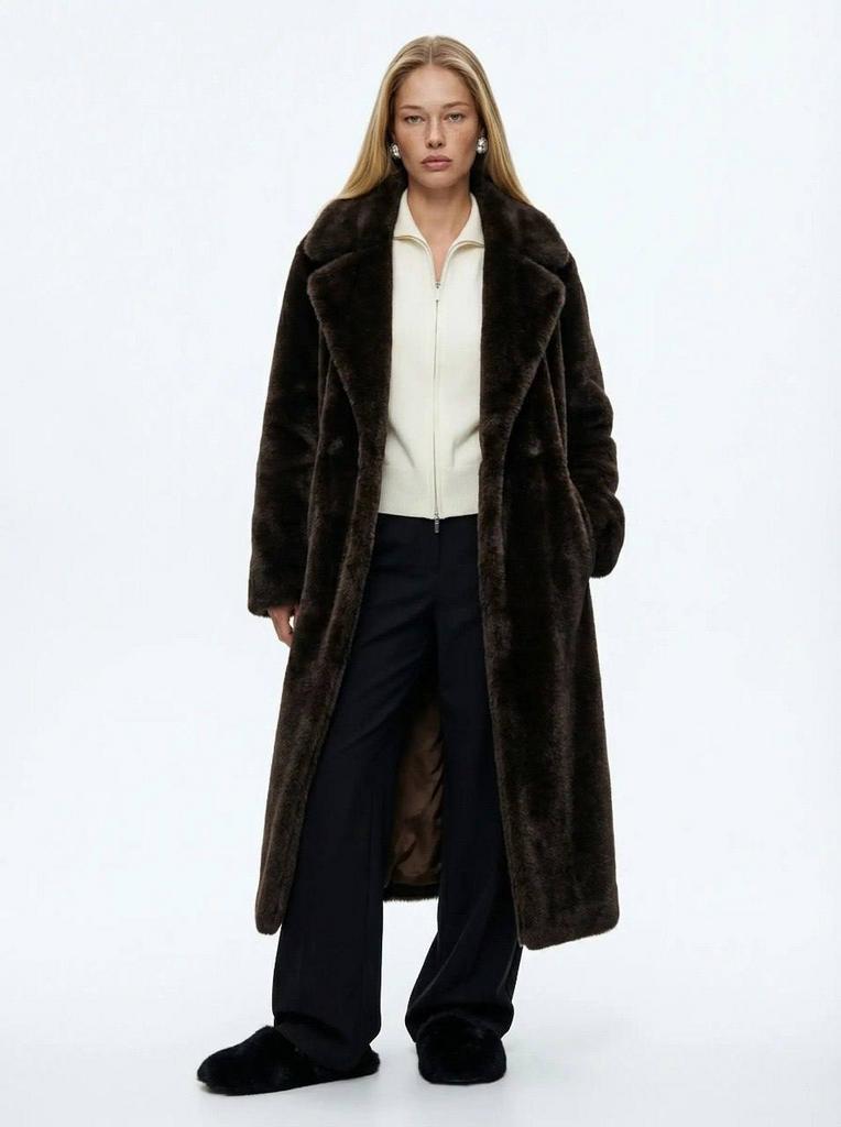 Шуба из искусственного меха с английским воротником коричневая