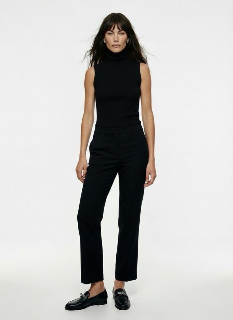 Топ без рукавов с горлом черный