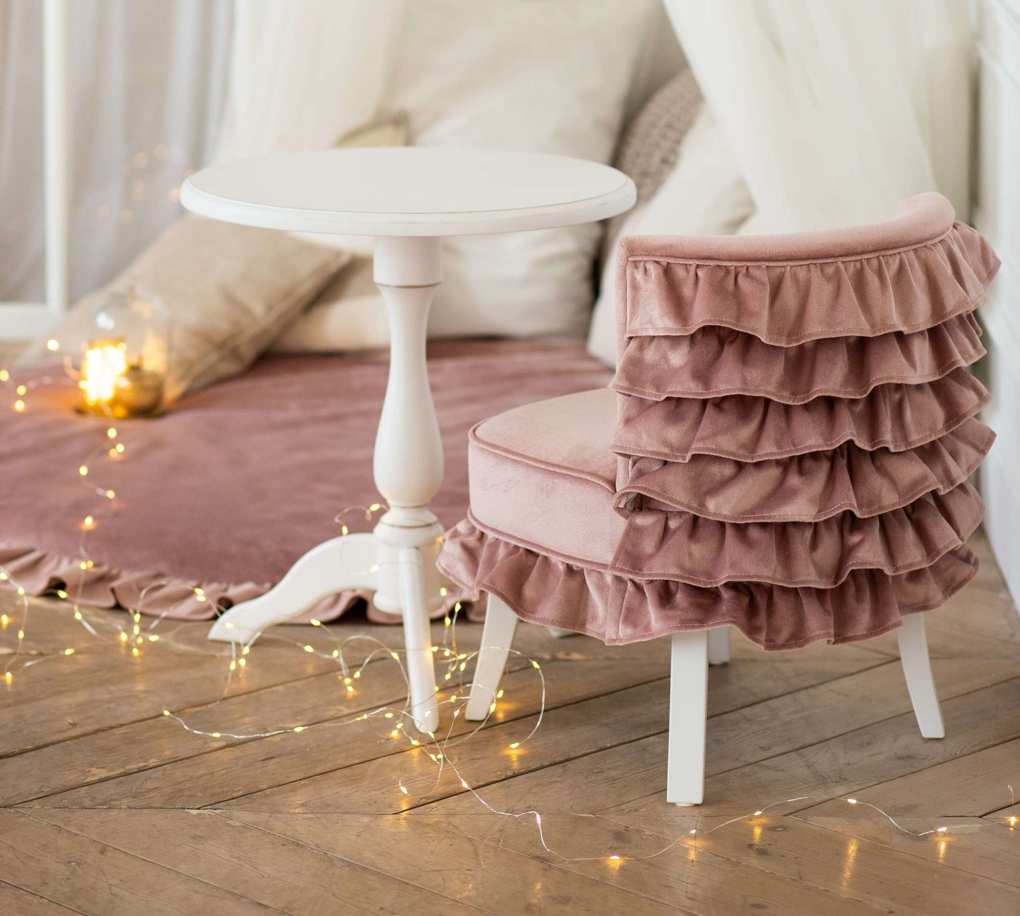 Стол детский круглый на точенной ноге массив