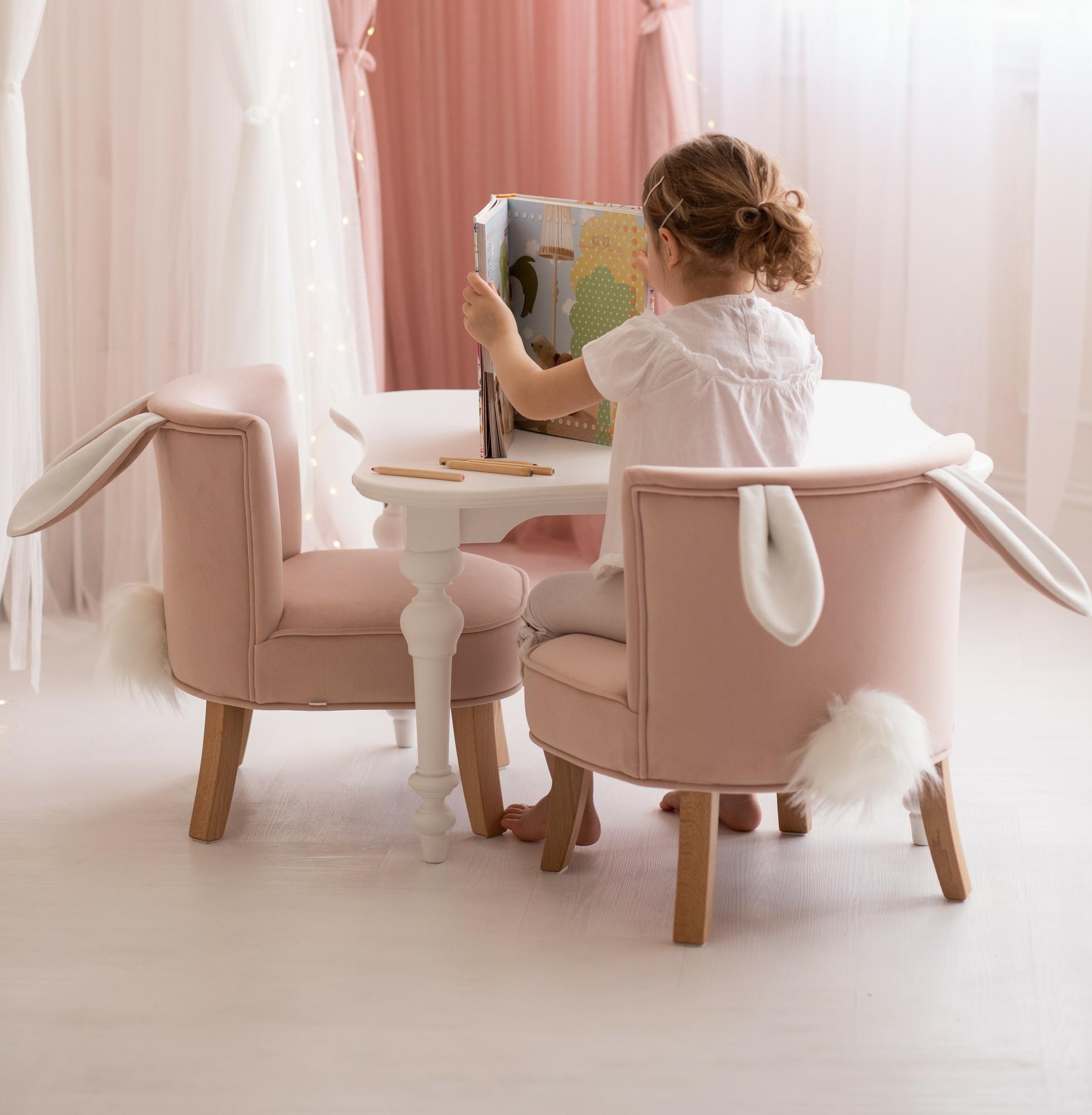 Стол детский Amari фигурный низкий