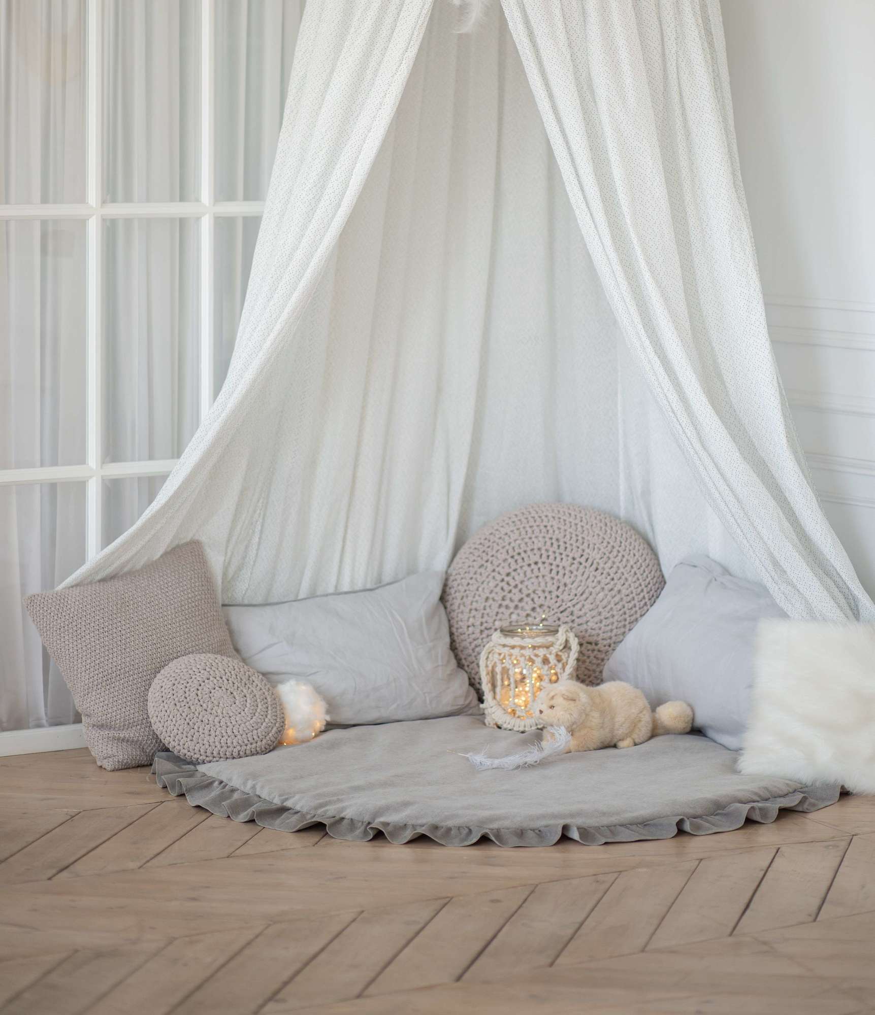 Пуф круглый с рюшей светлый серый матовый однотон