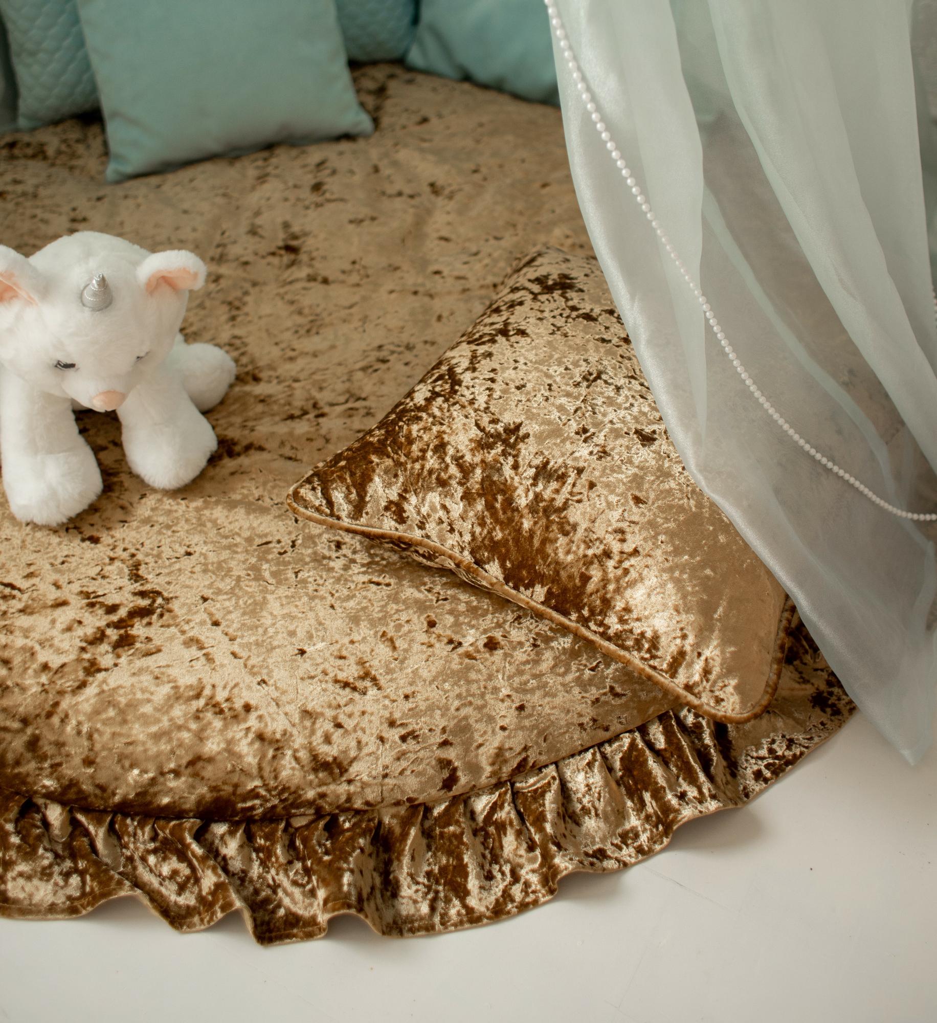 Пуф-ковер Amari с рюшей золото