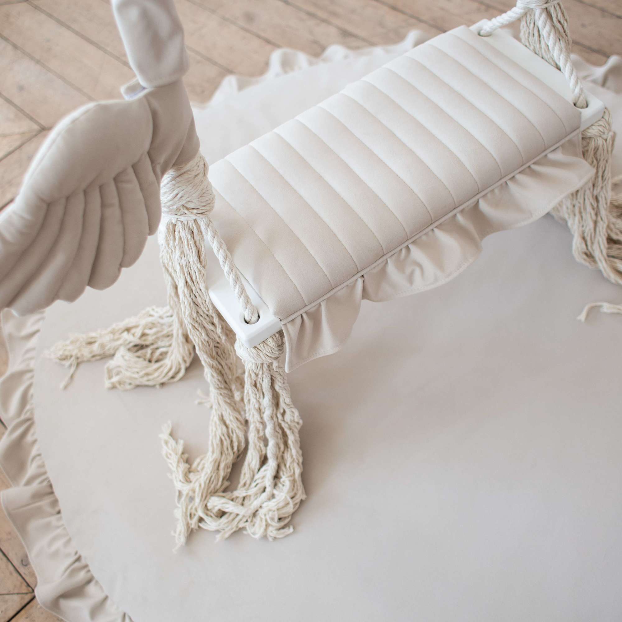 Качель  Крылатая  Амари  Светлый Беж