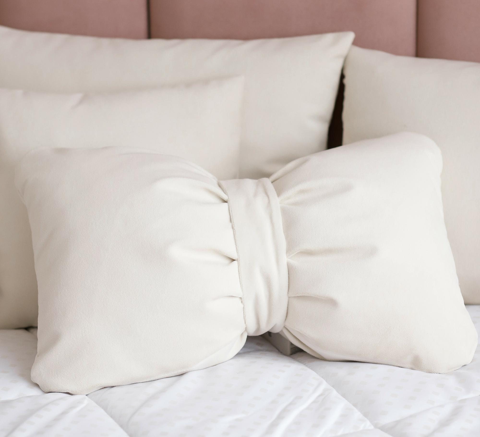 Подушка декоративная бант