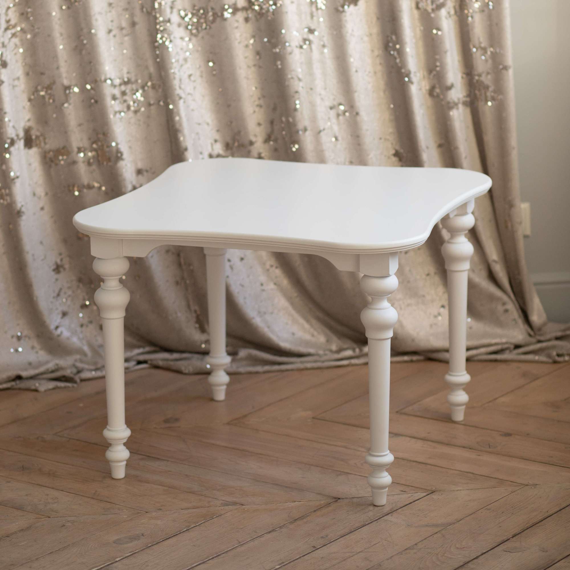 Стол журнальный Amari Фигурный точенный