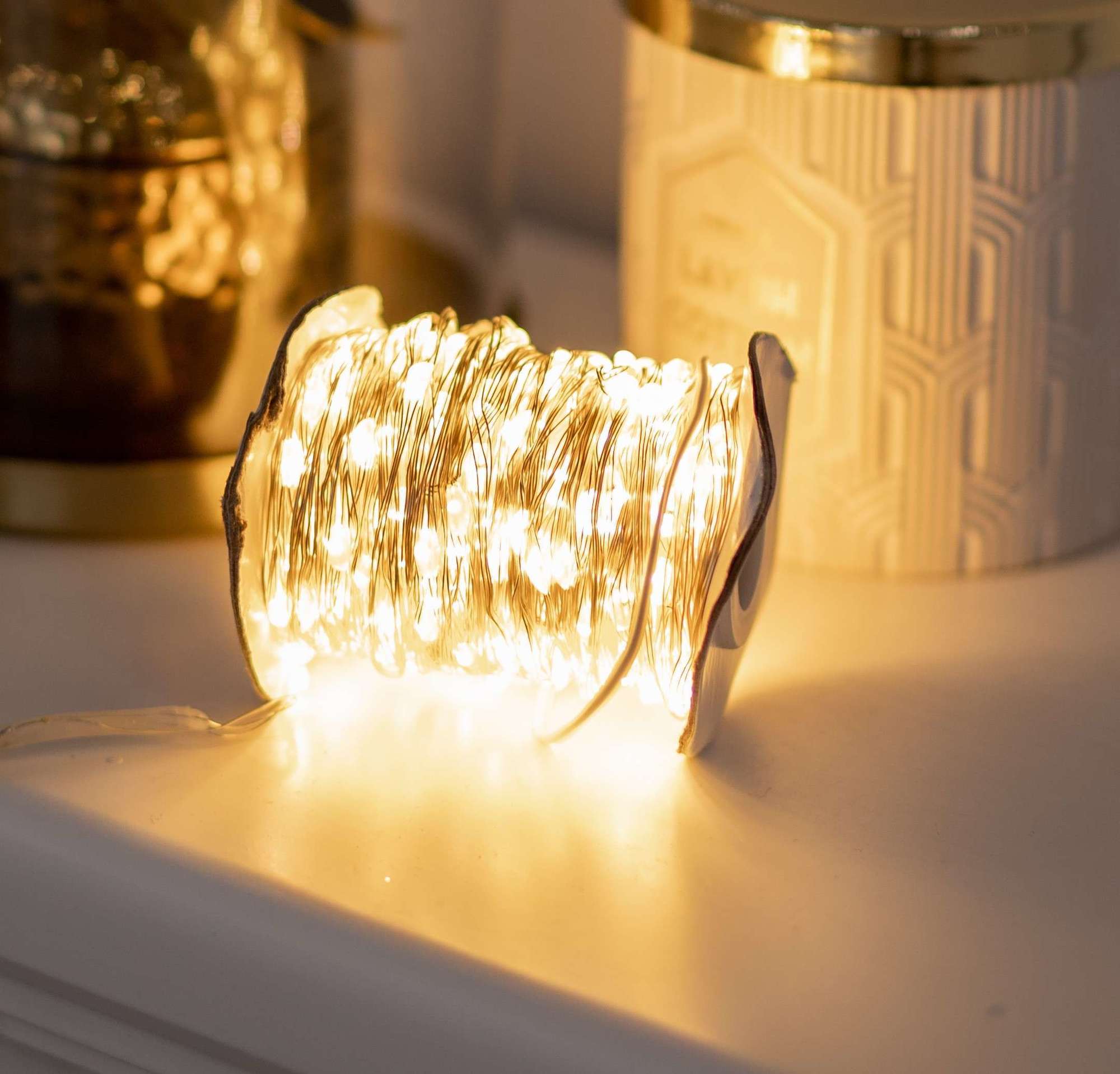 Светодиодная лента 50 метров цвет теплый белый с розеткой