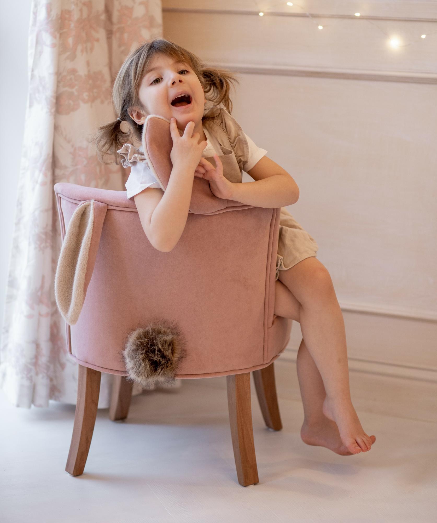 Кресло Amari  Зайка Пыльно розовый с коричневыми ножками