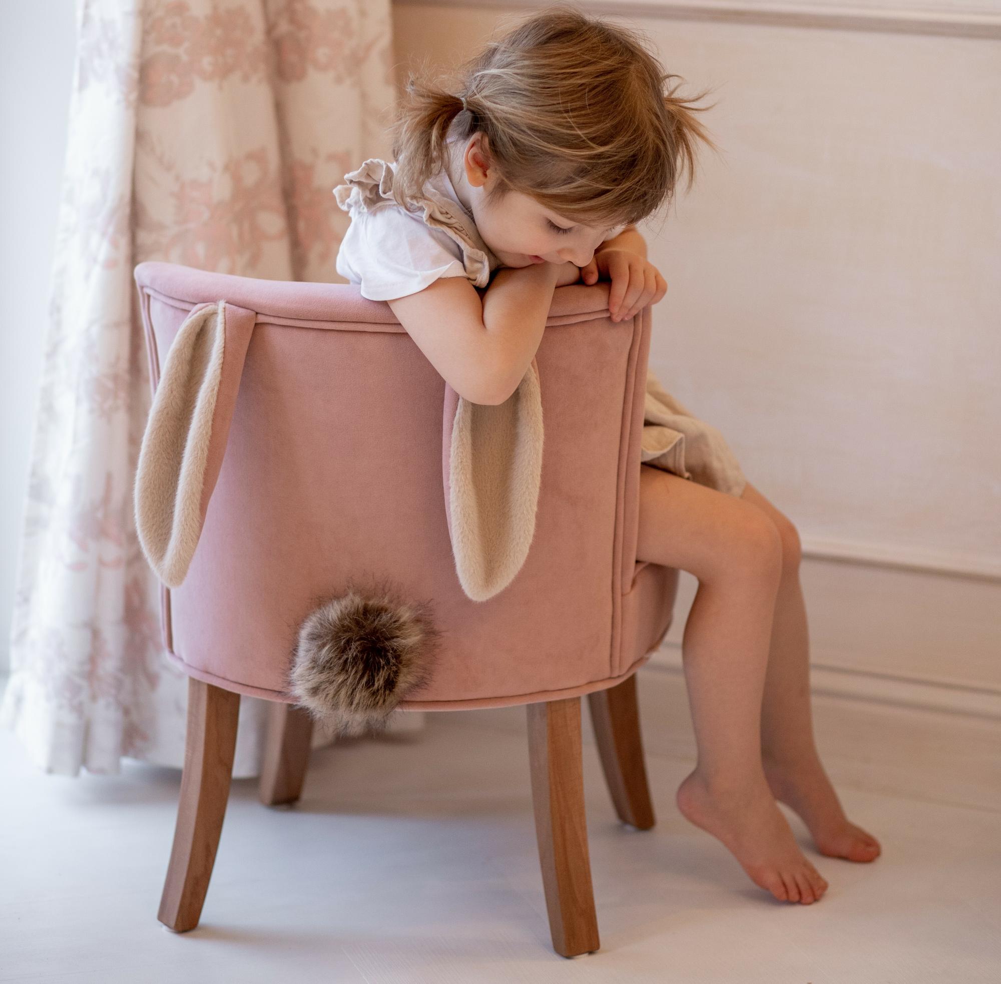 Кресло Amari  Зайка Пыльно розовый с коричневыми ножками