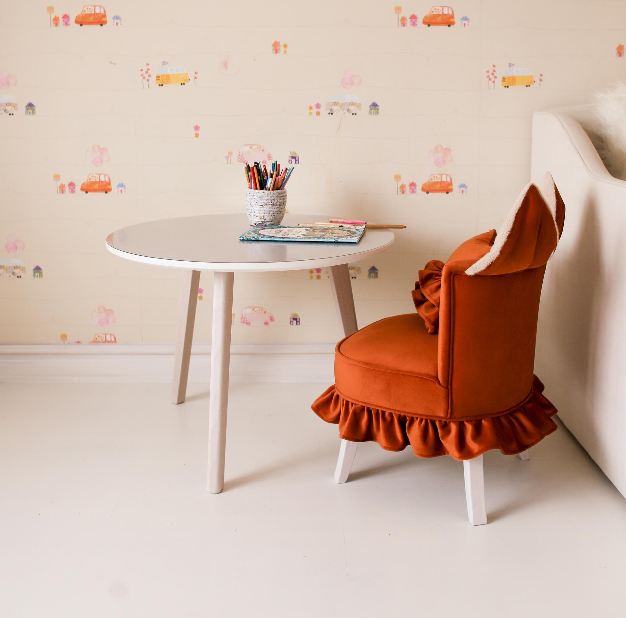 Стол журнальный детской высоты