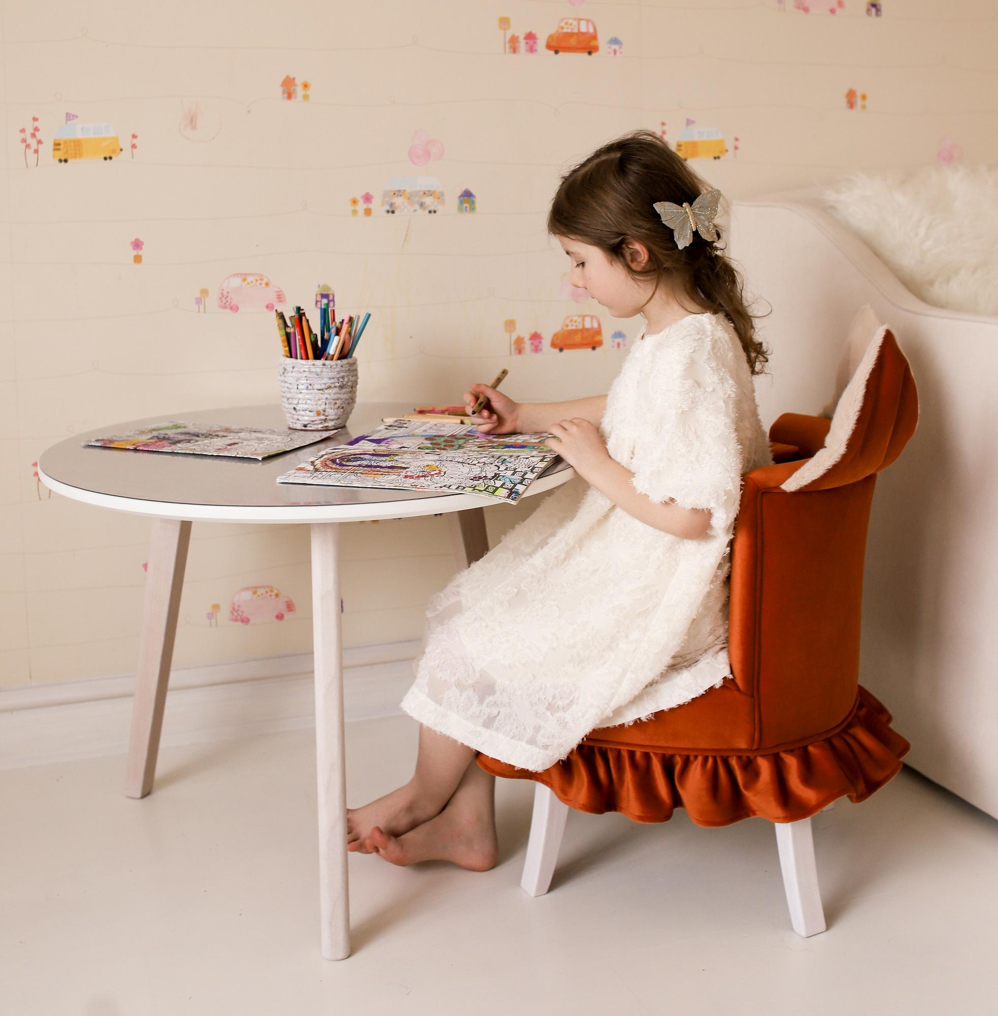 Стол журнальный детской высоты