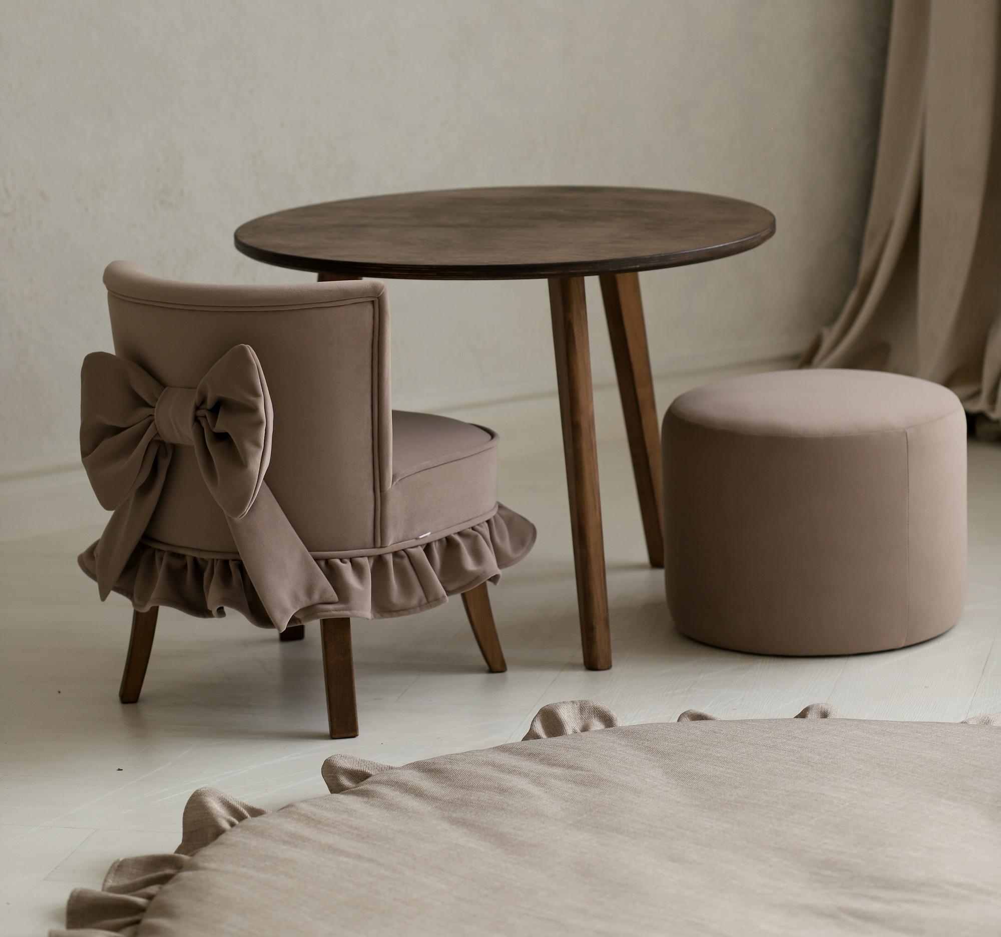 Стол журнальный детской высоты