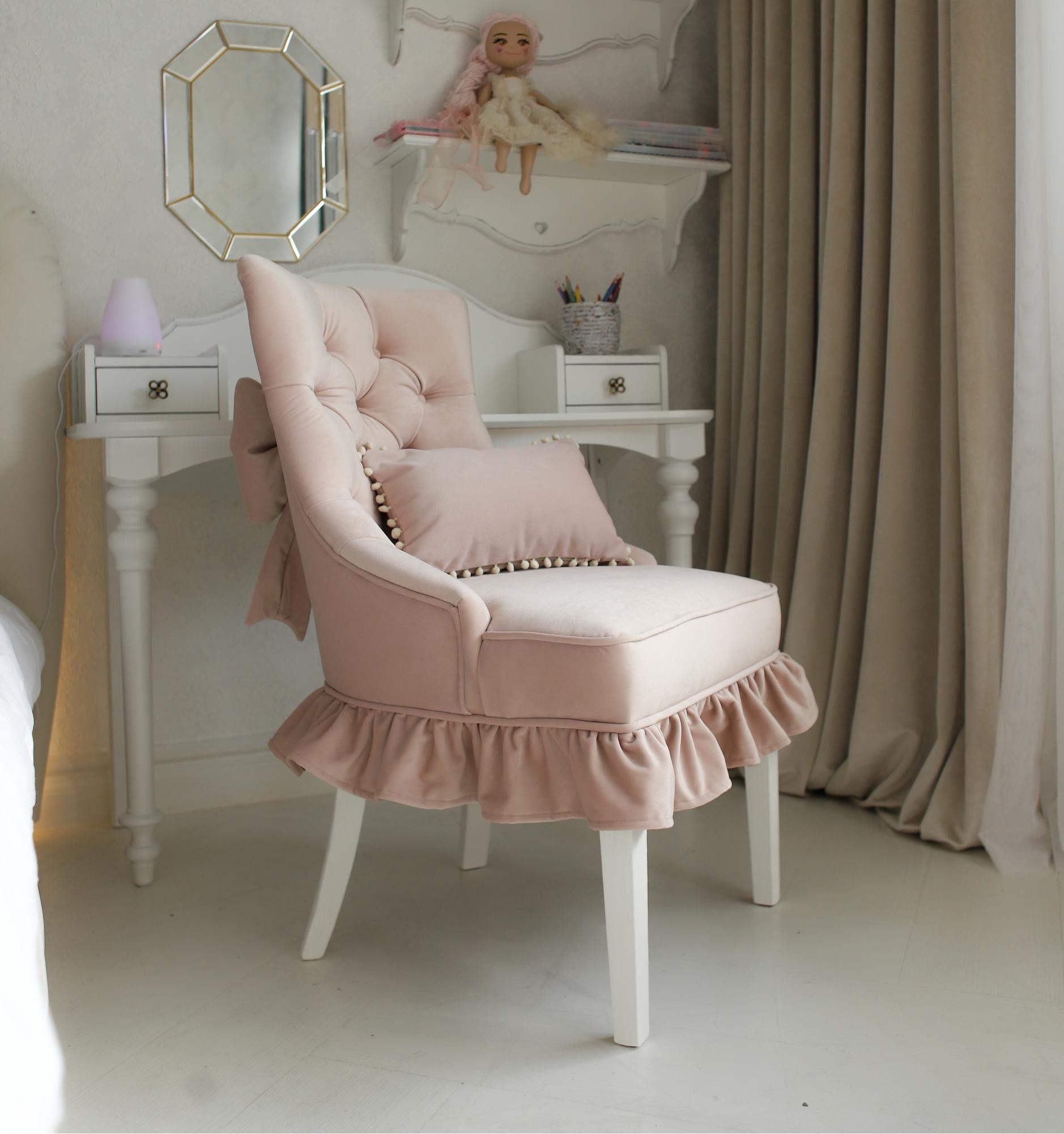 Полукресло взрослое Amari  Модель с бантом и рюшей