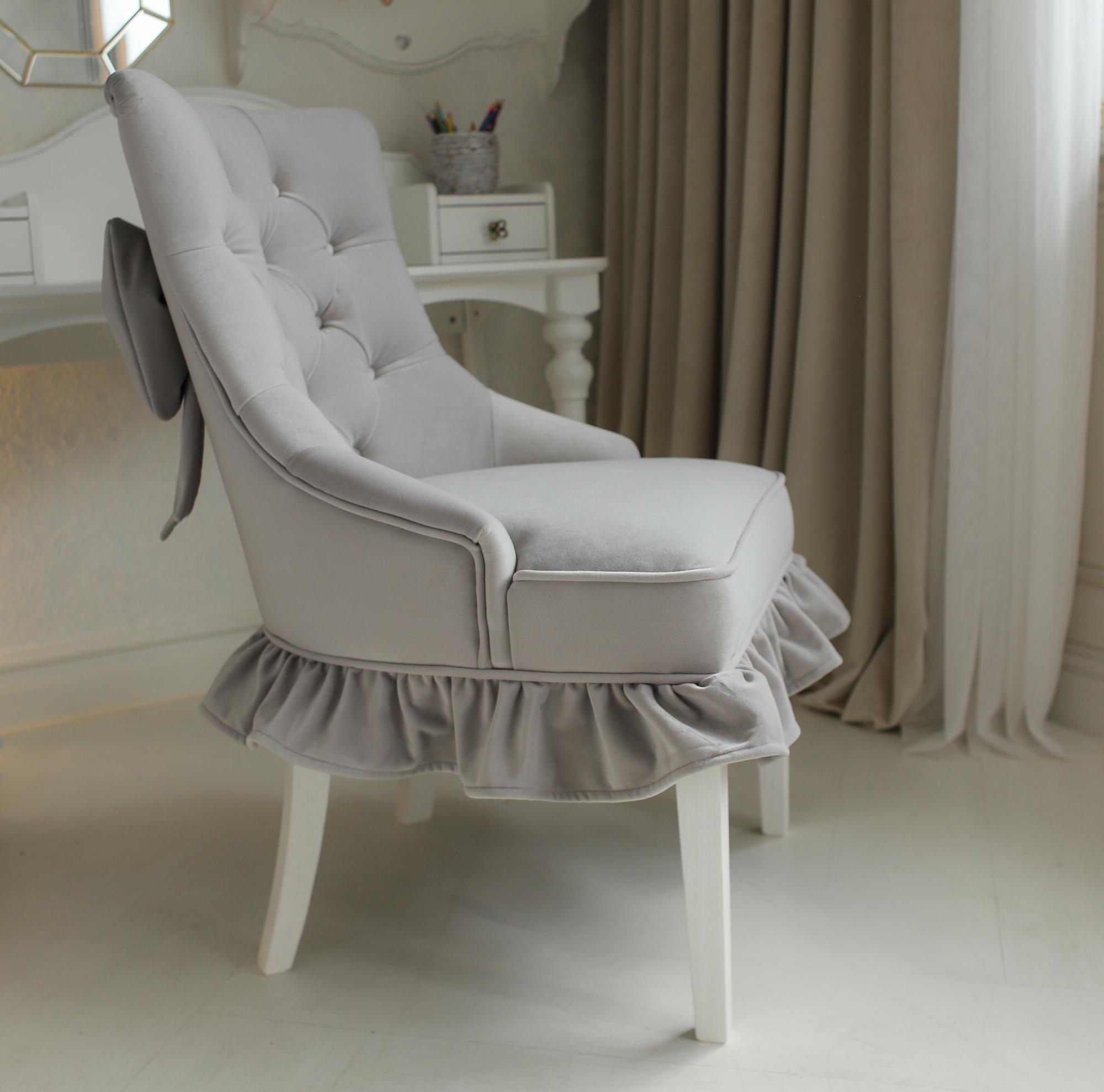 Полукресло взрослое Amari  Модель с бантом и рюшей