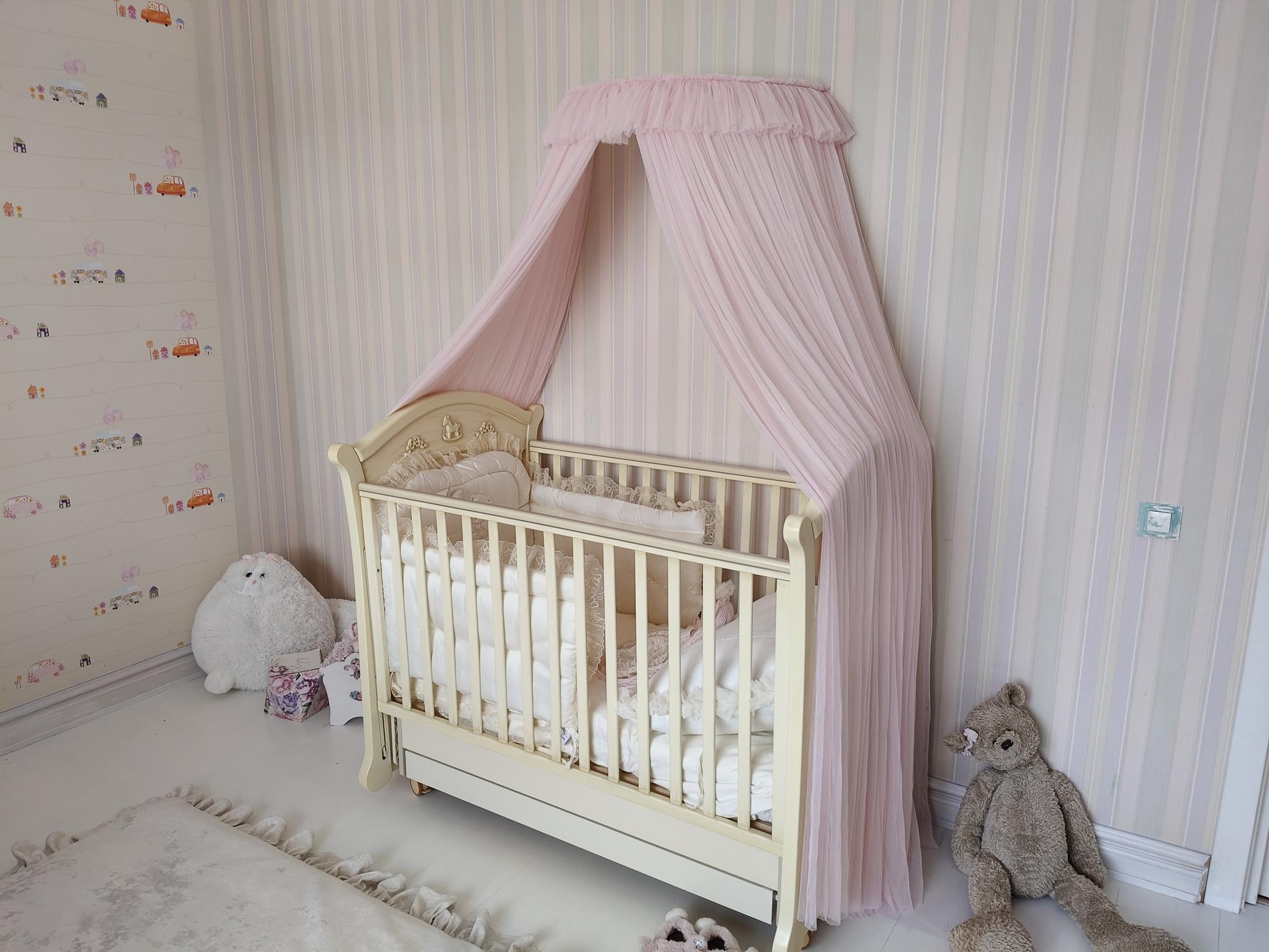 Балдахин нежно розовый  настенный с карнизом