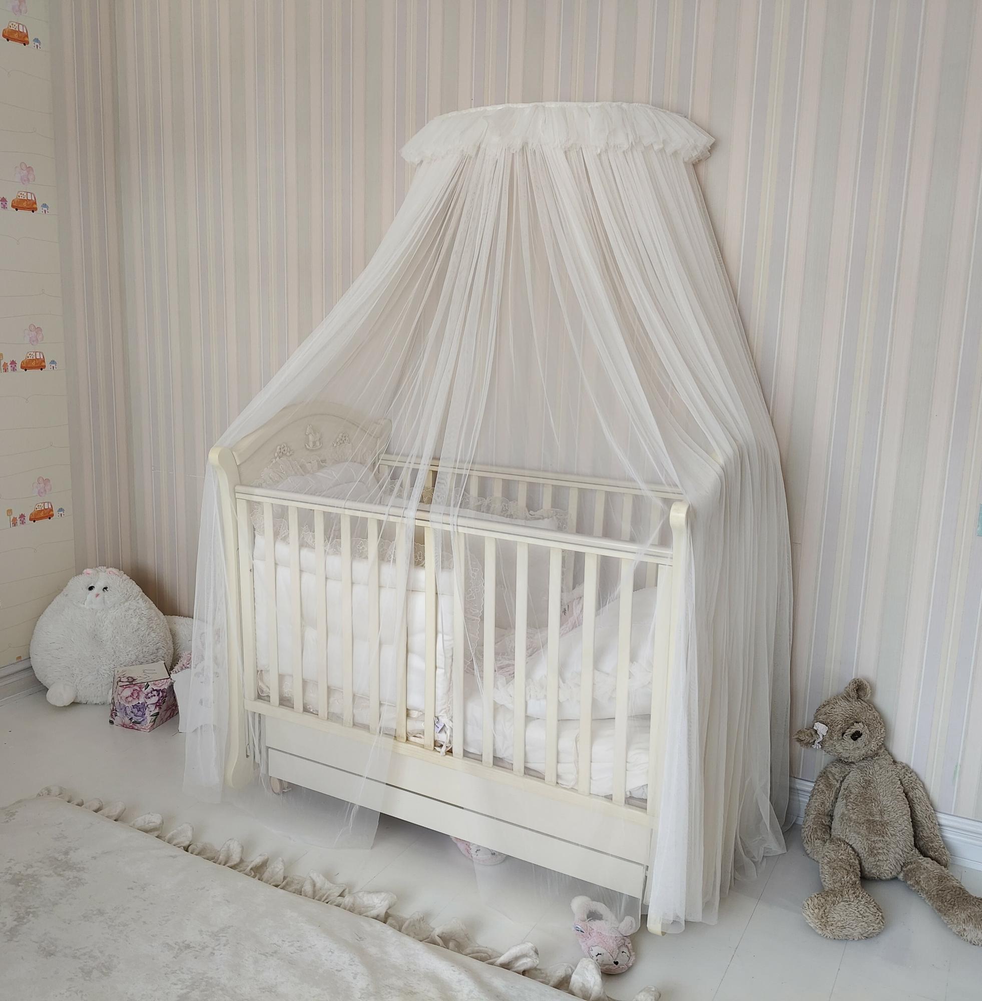 Балдахин молочный настенный с карнизом