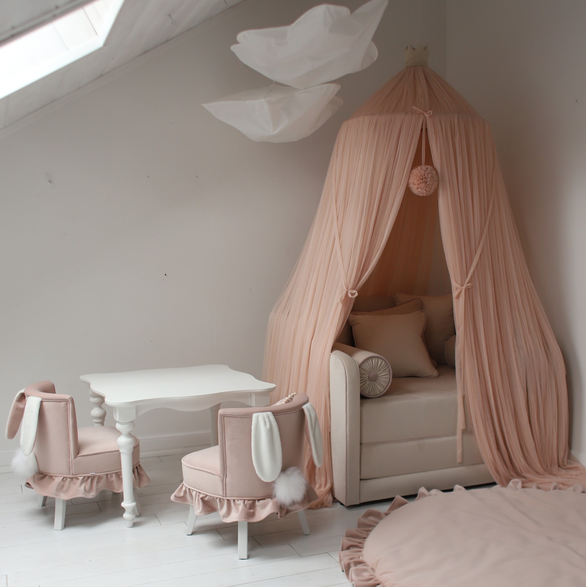Балдахин Фатиновый Пышный с помпоном пудра