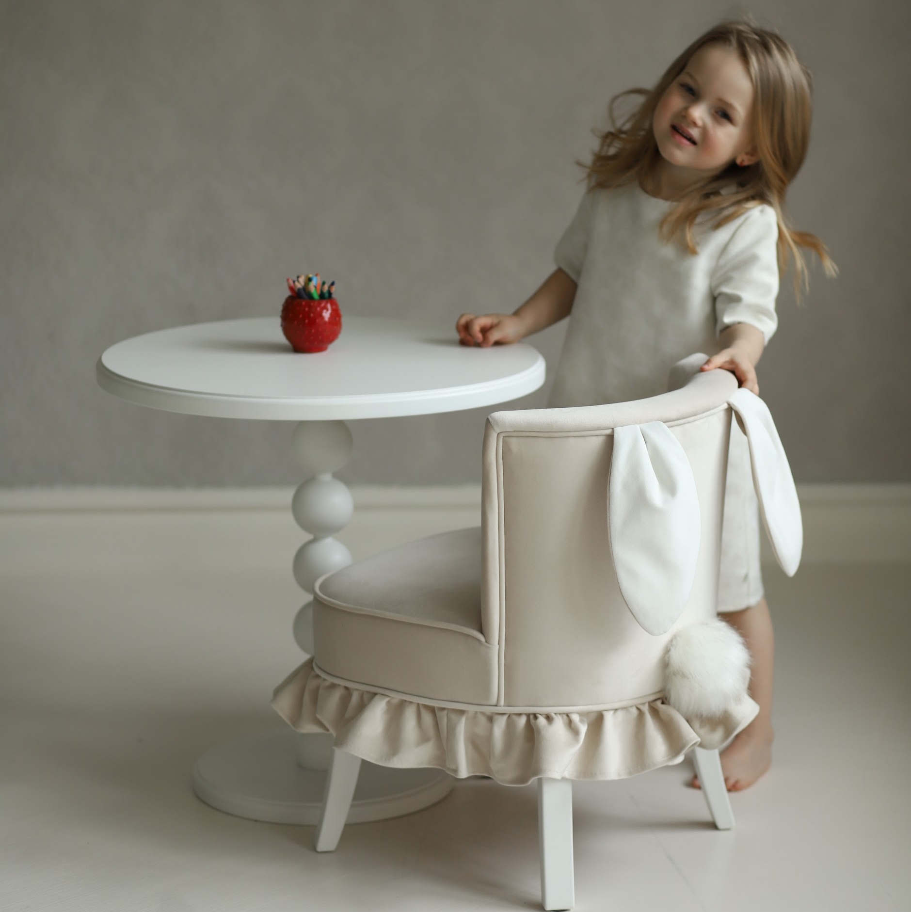 Детское кресло Amari  Светло Бежевый с юбкой Зайка Беляк