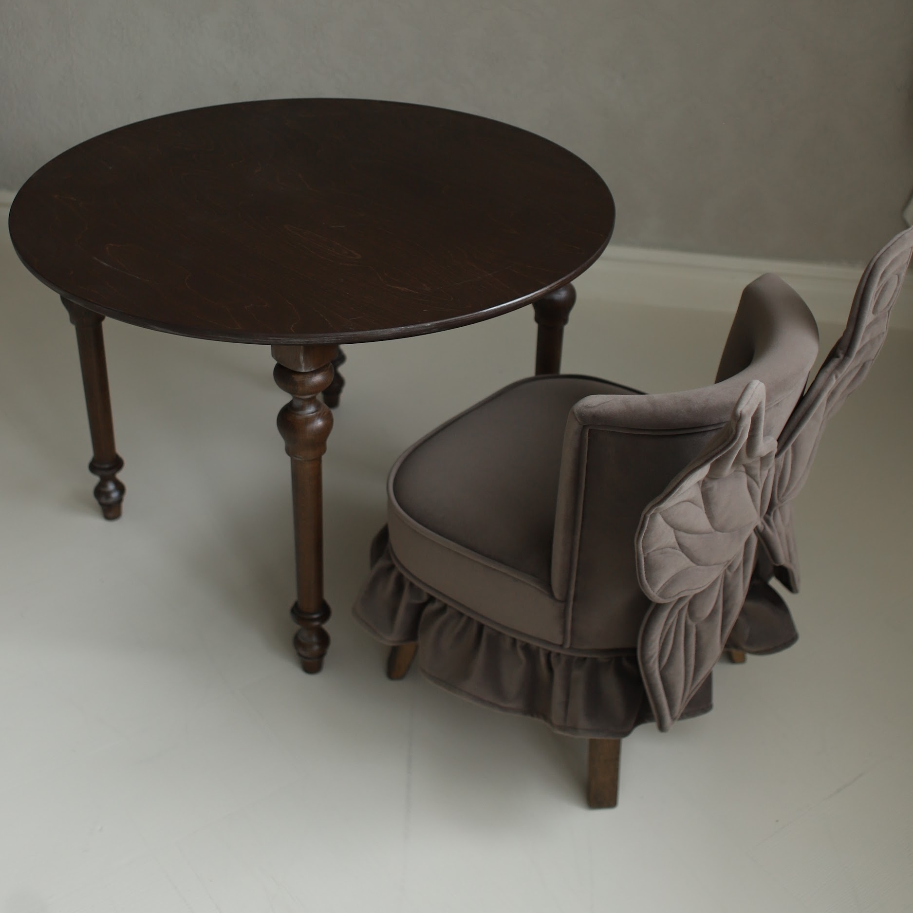 Детское кресло и стол Amari  модель Бабочка Экслюзив шоколадные