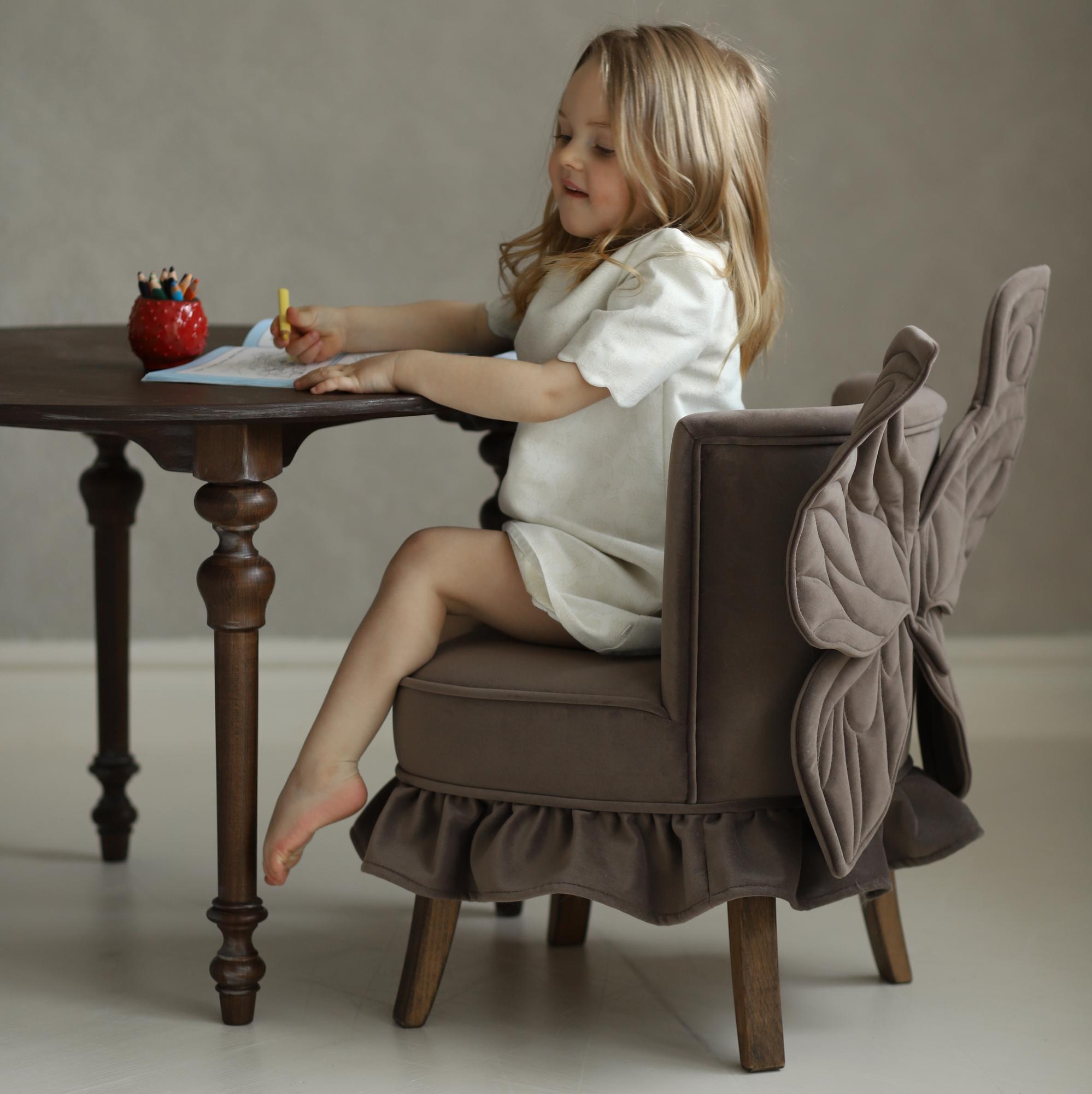 Детское кресло и стол Amari  модель Бабочка Экслюзив шоколадные